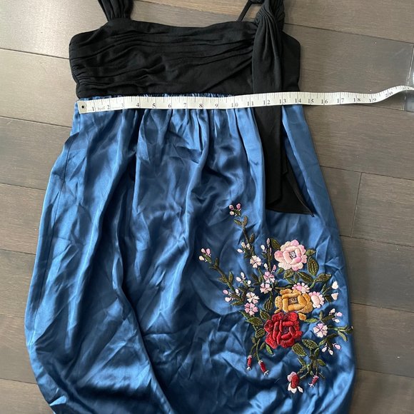 BCBGMAXAZRIA Black & Blue Silk Formal Embroidered Bubble Hem Dress Size 2 - Picture 6 of 7